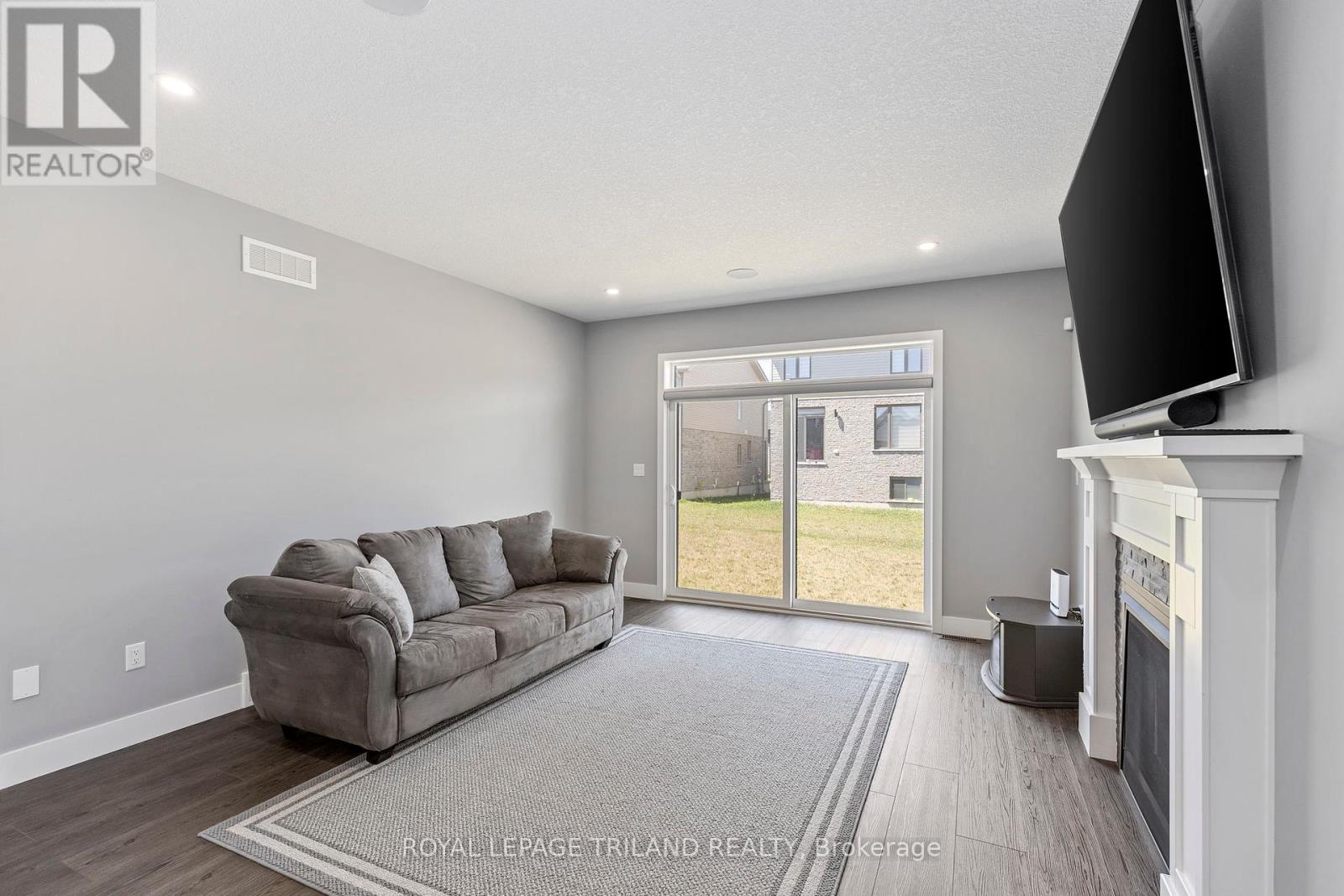 Property at 1573 DREW STREET image 4