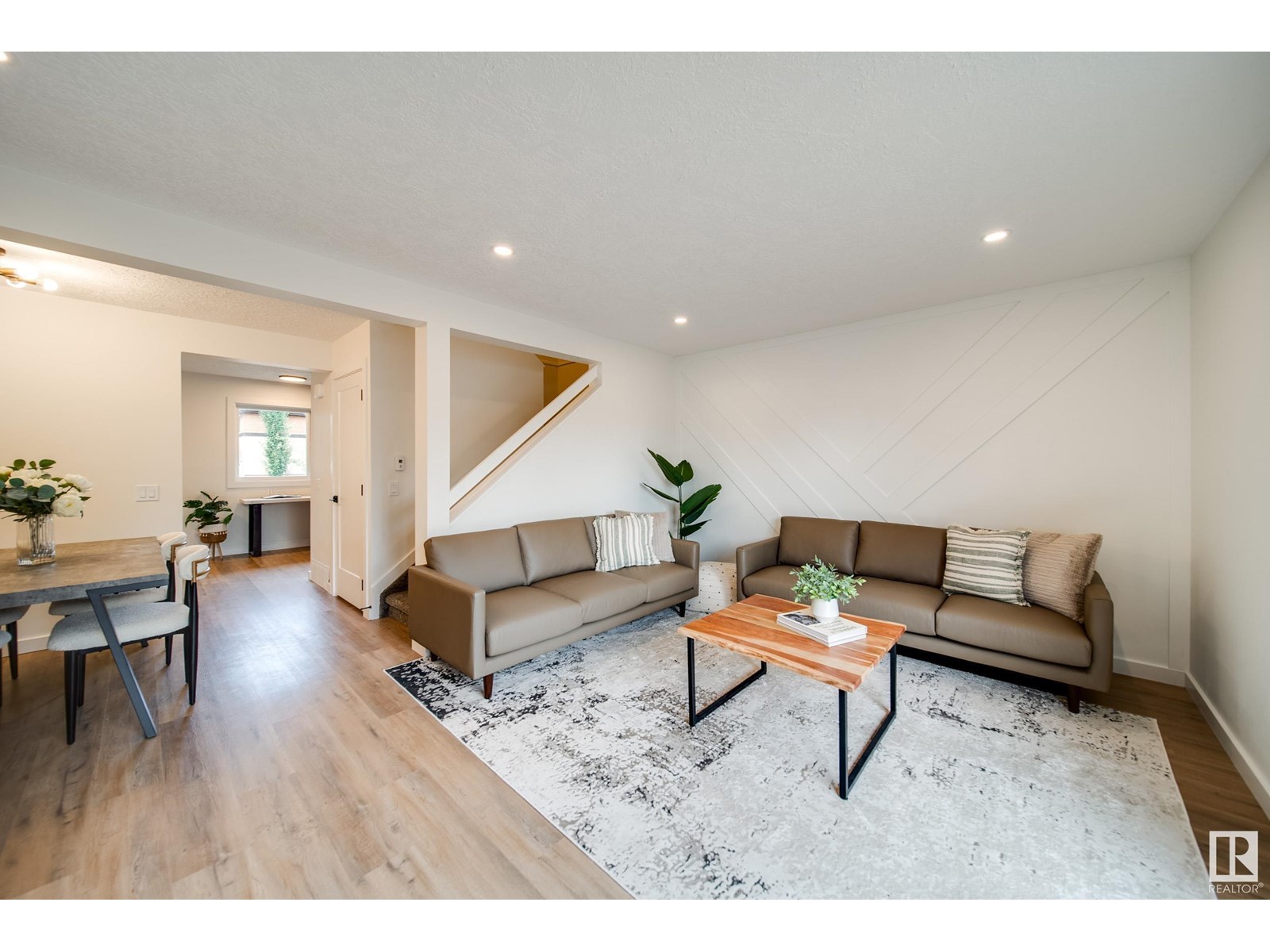 Property at 117 WOODBOROUGH WY NW image 5