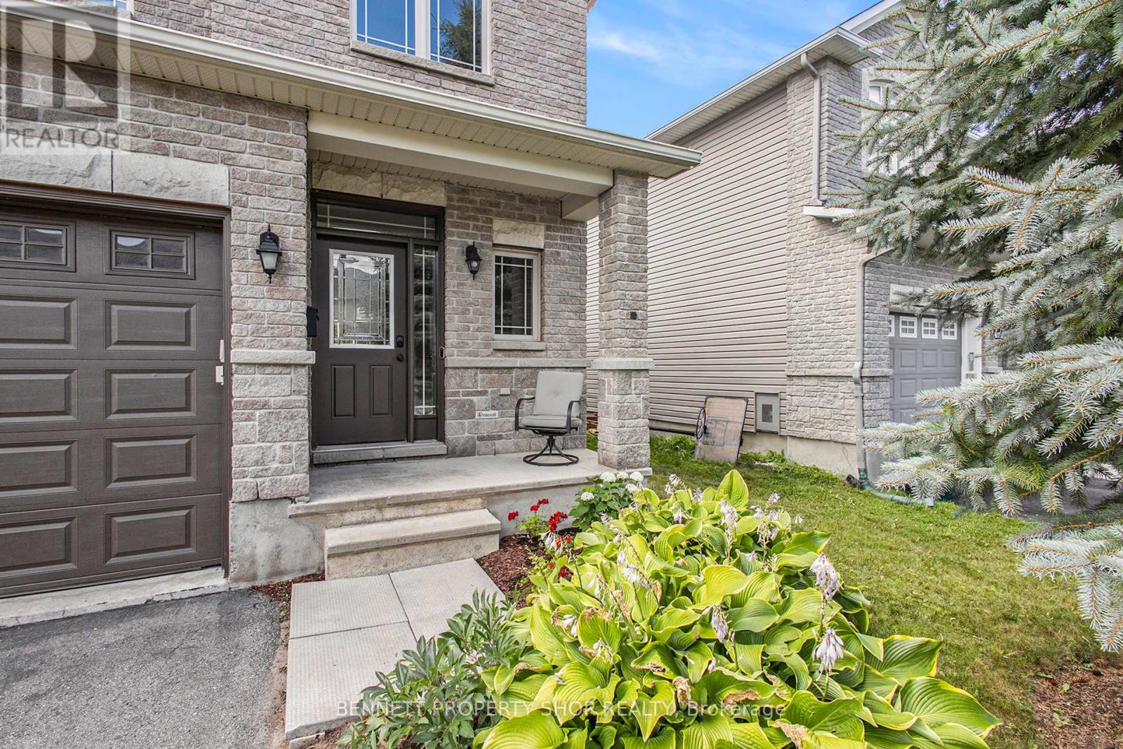 508 Pepperville Crescent, Ottawa, Ontario  K2M 0E3 - Photo 3 - X12306203