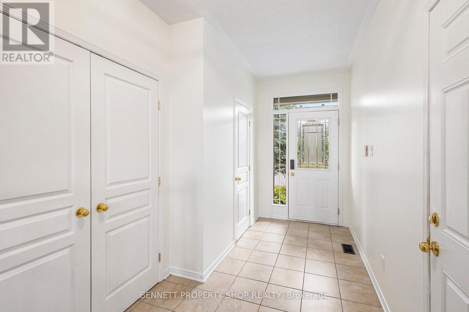 508 Pepperville Crescent, Ottawa, Ontario  K2M 0E3 - Photo 4 - X12306203