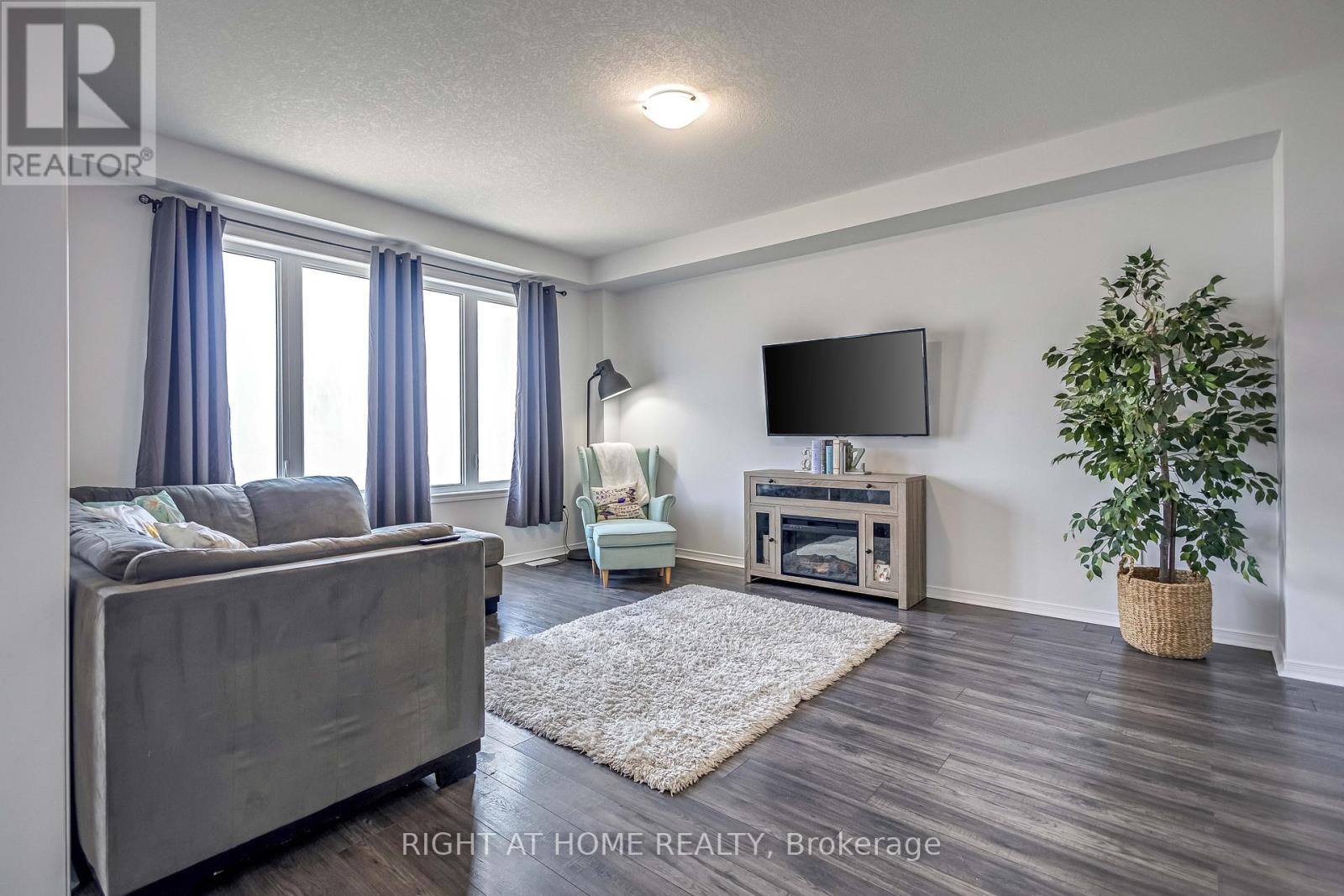 30 Kelso Drive, Haldimand, Ontario  N3W 0B7 - Photo 9 - X12306136