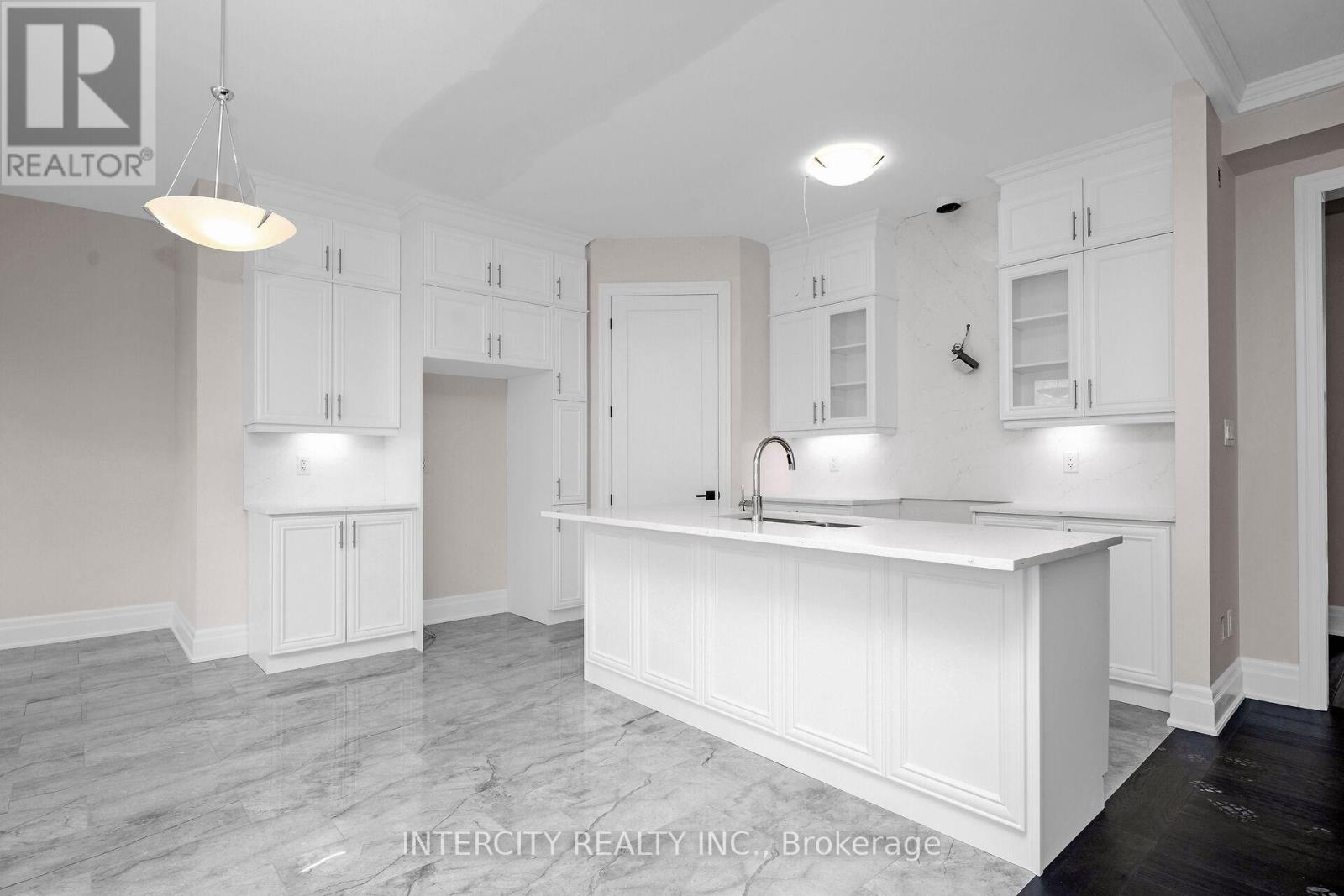 65 Claremont Drive, Brampton (Sandringham-Wellington North), Ontario  L6R 4E7 - Photo 11 - W12303320