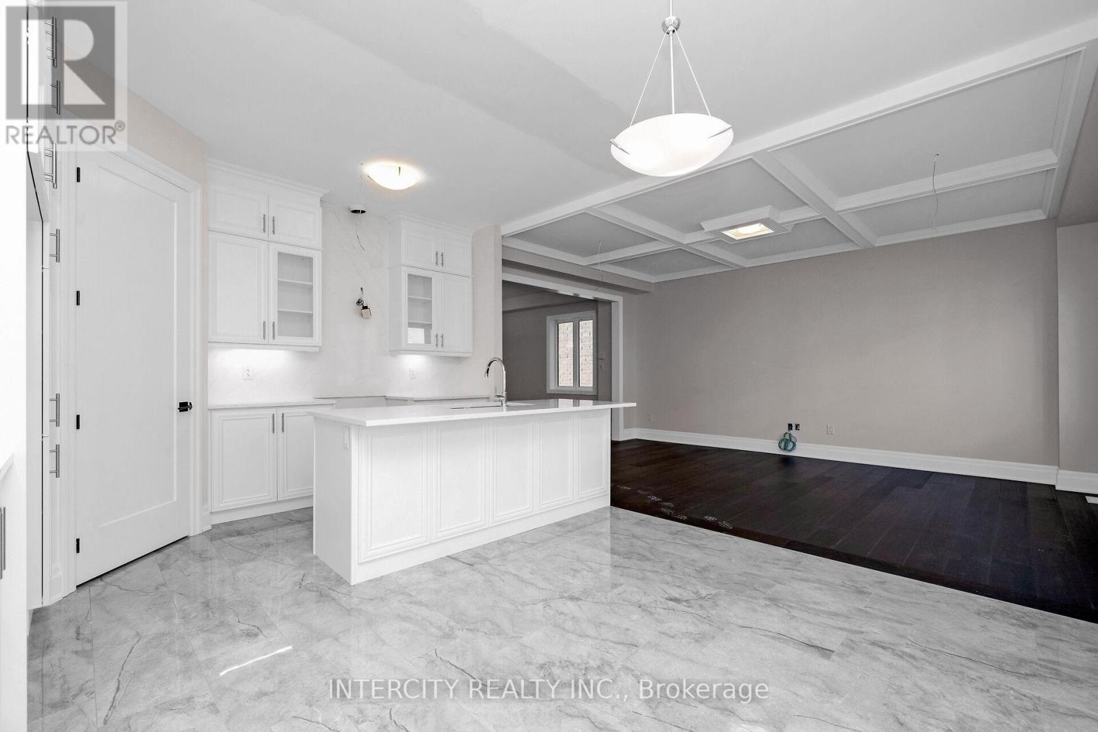 65 Claremont Drive, Brampton (Sandringham-Wellington North), Ontario  L6R 4E7 - Photo 13 - W12303320