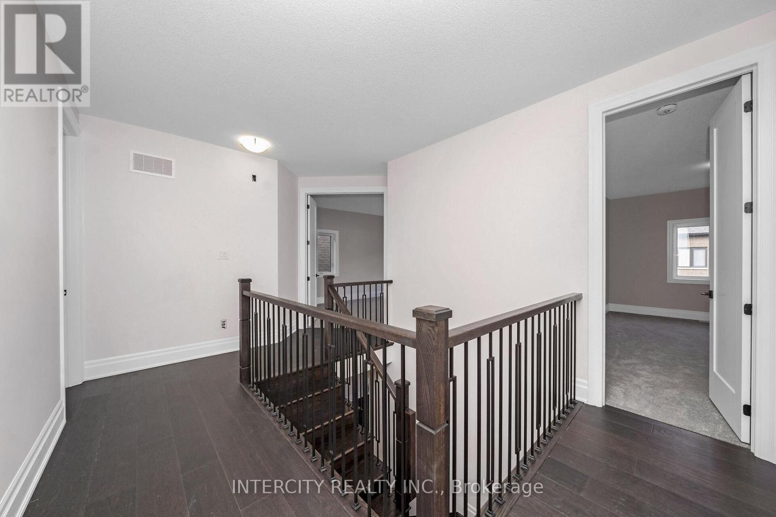 65 Claremont Drive, Brampton (Sandringham-Wellington North), Ontario  L6R 4E7 - Photo 33 - W12303320