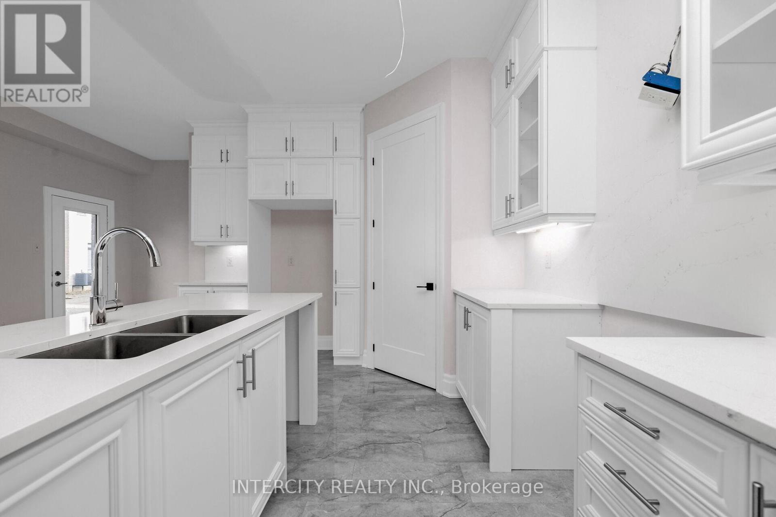 65 Claremont Drive, Brampton (Sandringham-Wellington North), Ontario  L6R 4E7 - Photo 14 - W12303320