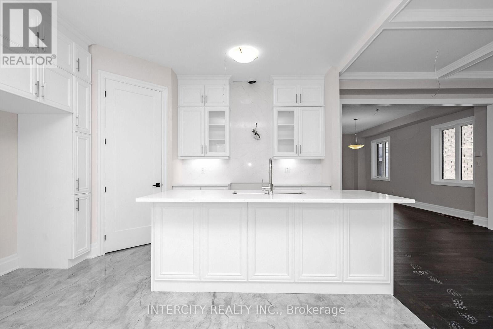 65 Claremont Drive, Brampton (Sandringham-Wellington North), Ontario  L6R 4E7 - Photo 12 - W12303320
