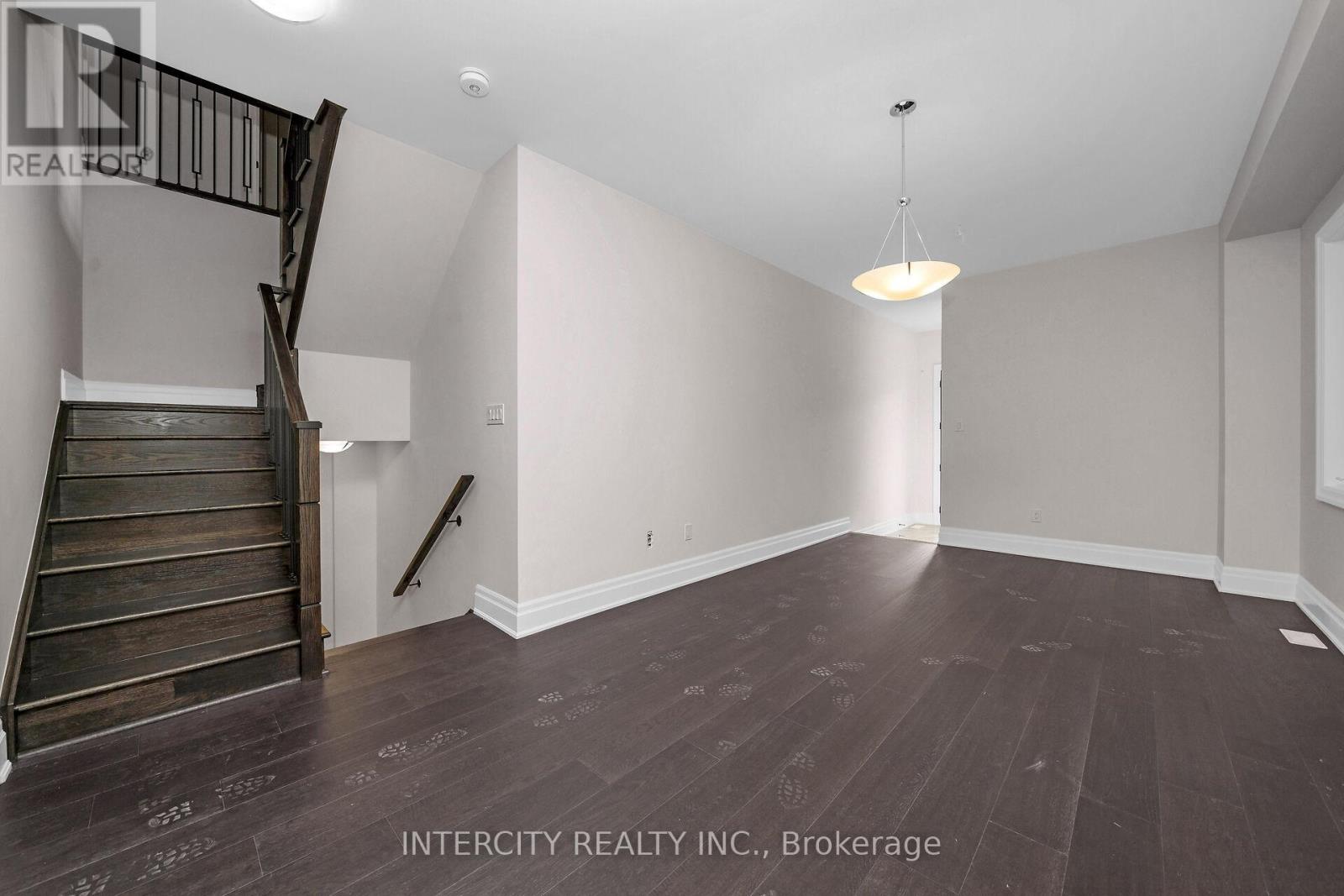 65 Claremont Drive, Brampton (Sandringham-Wellington North), Ontario  L6R 4E7 - Photo 7 - W12303320
