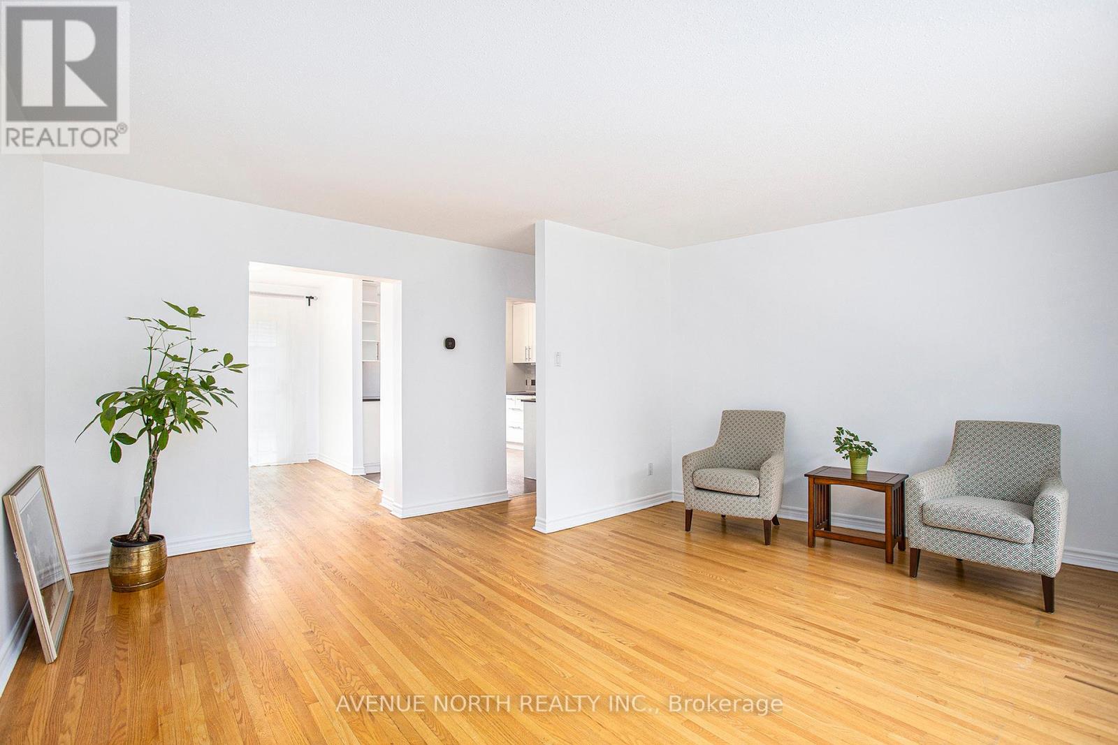 767 A Springland Drive, Ottawa, Ontario  K1V 6L9 - Photo 4 - X12306220