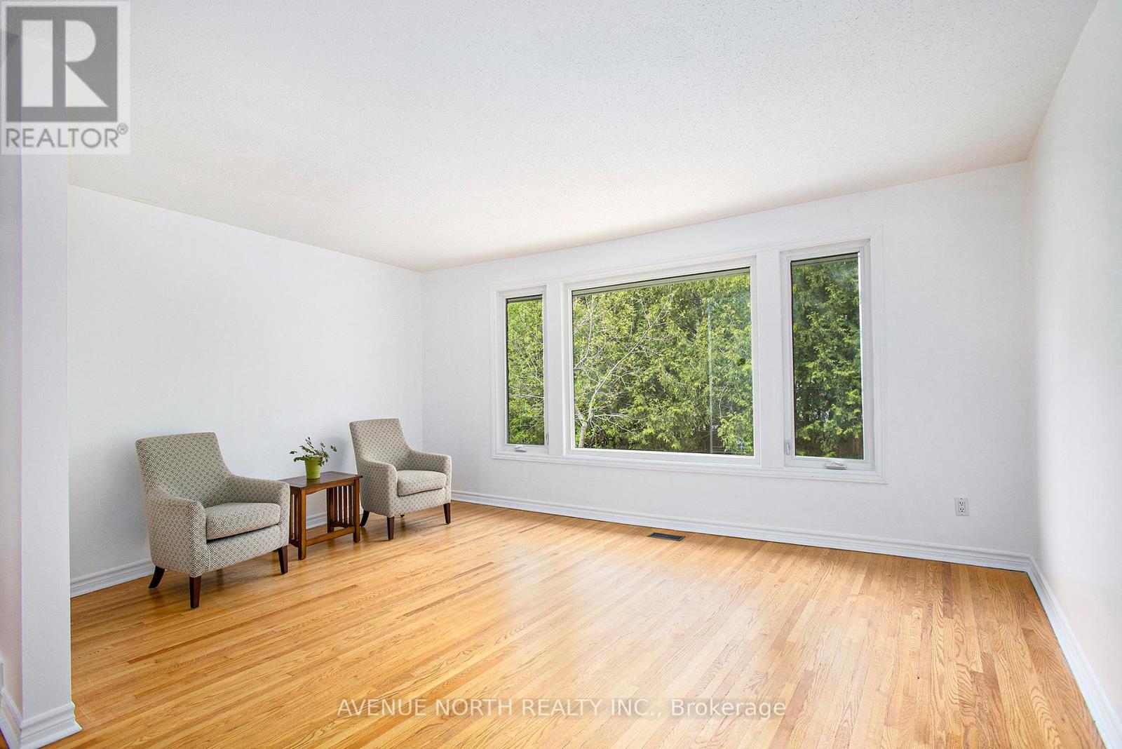767 A Springland Drive, Ottawa, Ontario  K1V 6L9 - Photo 5 - X12306220