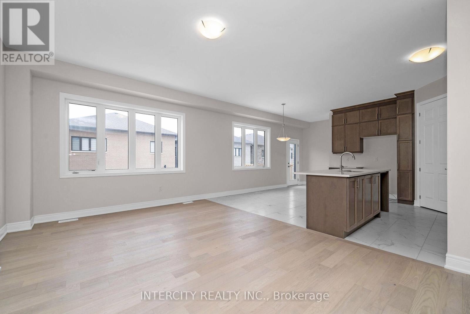 39 Keyworth Crescent, Brampton (Sandringham-Wellington North), Ontario  L6R 4E8 - Photo 7 - W12303317
