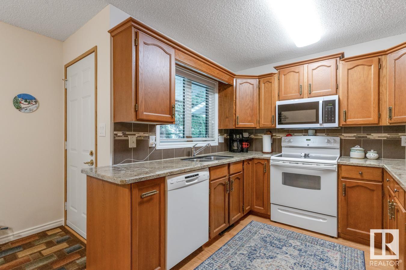 10860 25 Av Nw, Edmonton, Alberta  T6J 6N5 - Photo 12 - E4449538