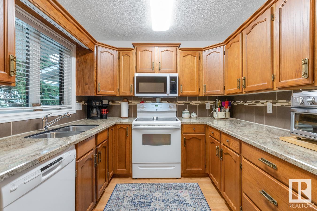 10860 25 Av Nw, Edmonton, Alberta  T6J 6N5 - Photo 13 - E4449538