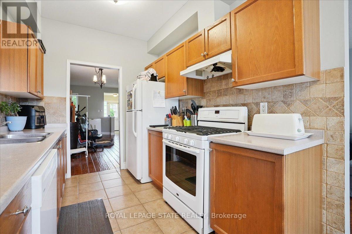 70 Moore Crescent, Hamilton (Ancaster), Ontario  L9G 4Z6 - Photo 15 - X12306177