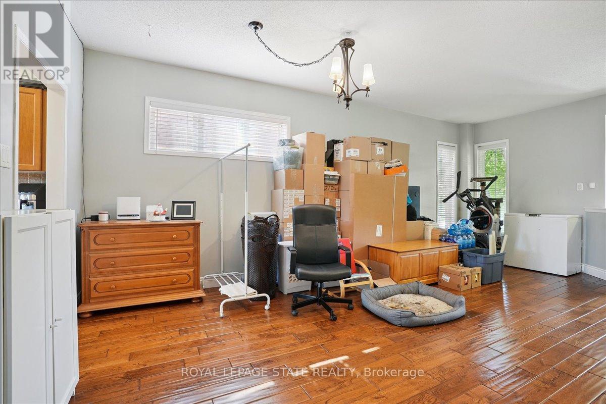 70 Moore Crescent, Hamilton (Ancaster), Ontario  L9G 4Z6 - Photo 9 - X12306177