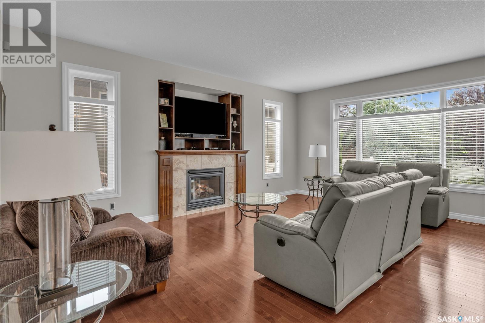 Property at 4902 MAZINKE CRESCENT image 3