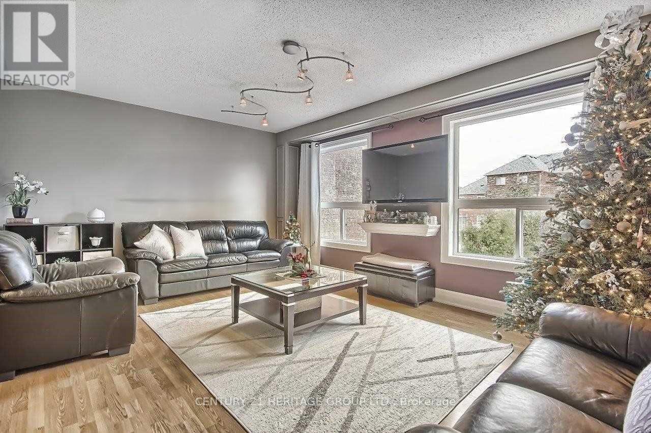 17 STILES AVENUE, Aurora, Ontario
