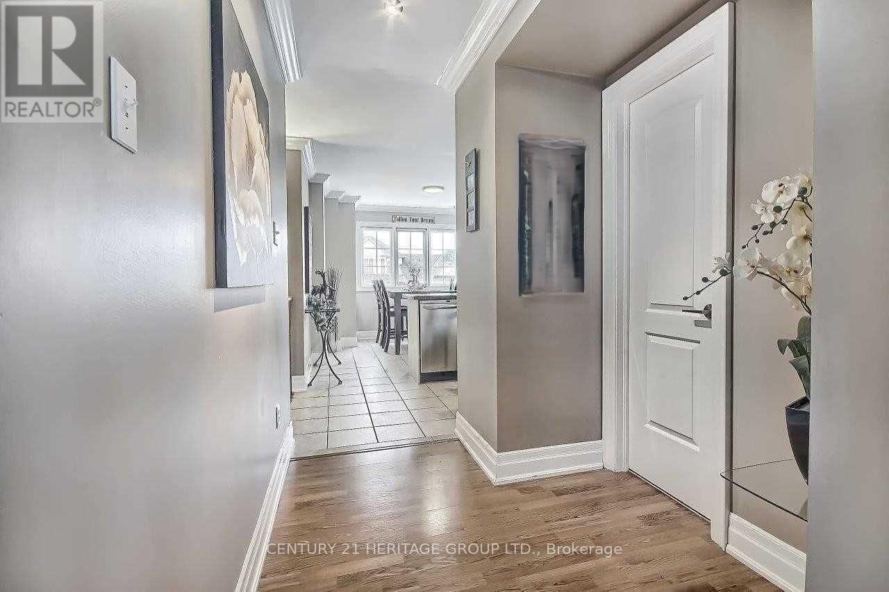 17 Stiles Avenue, Aurora, Ontario  L4G 7N3 - Photo 3 - N12306248