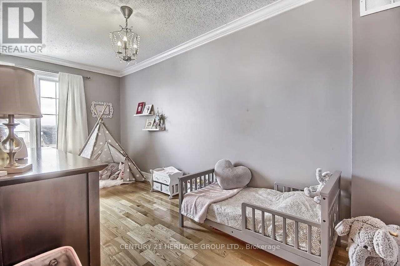 17 Stiles Avenue, Aurora, Ontario  L4G 7N3 - Photo 8 - N12306248