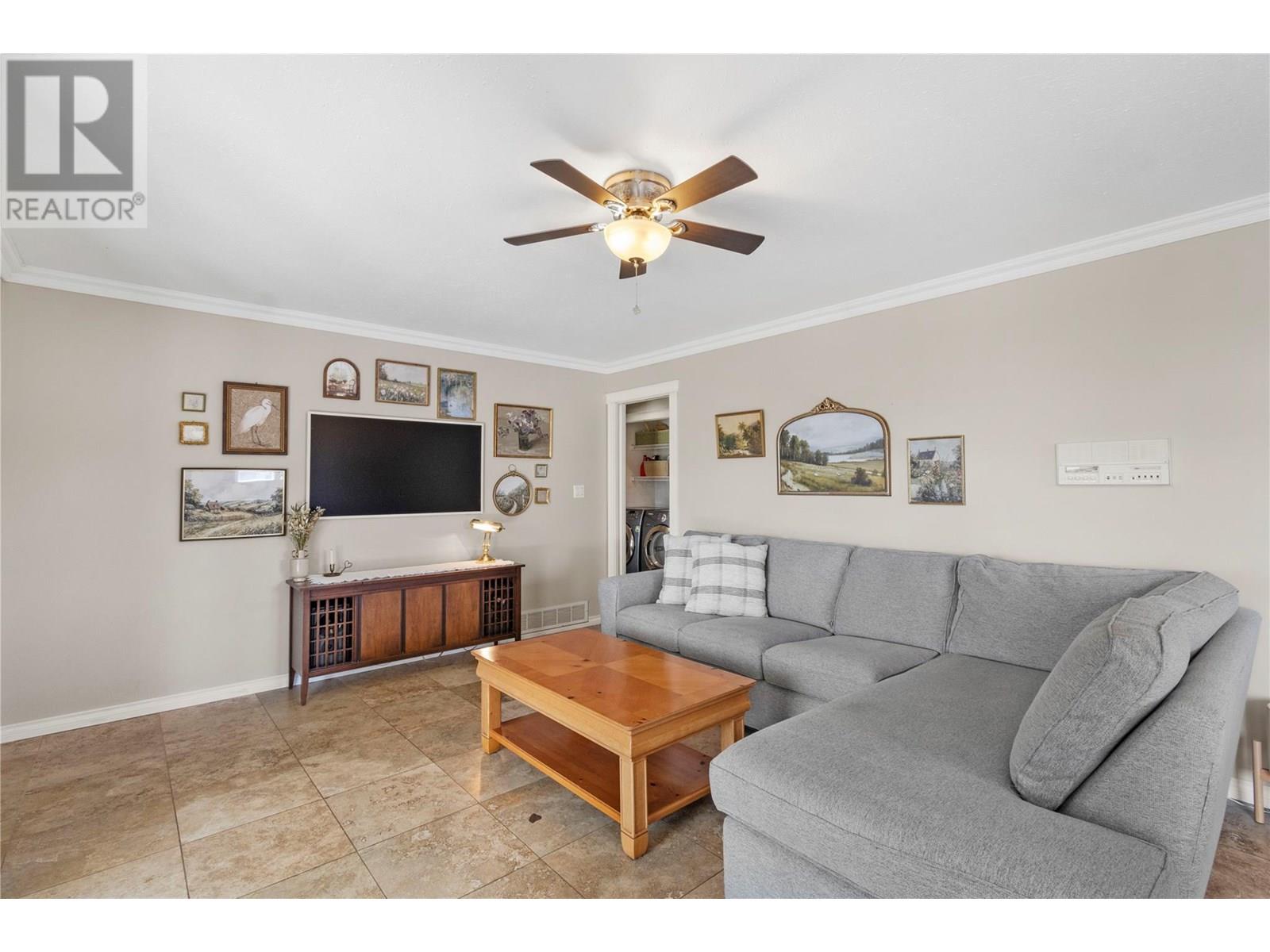 Property at 2541 25 Street NE image 3