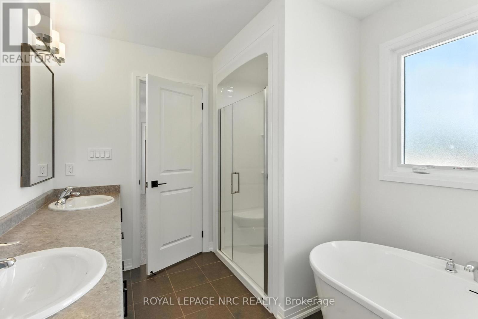 1022 Kraft Road N, Fort Erie, Ontario  L2A 4M4 - Photo 25 - X12305333