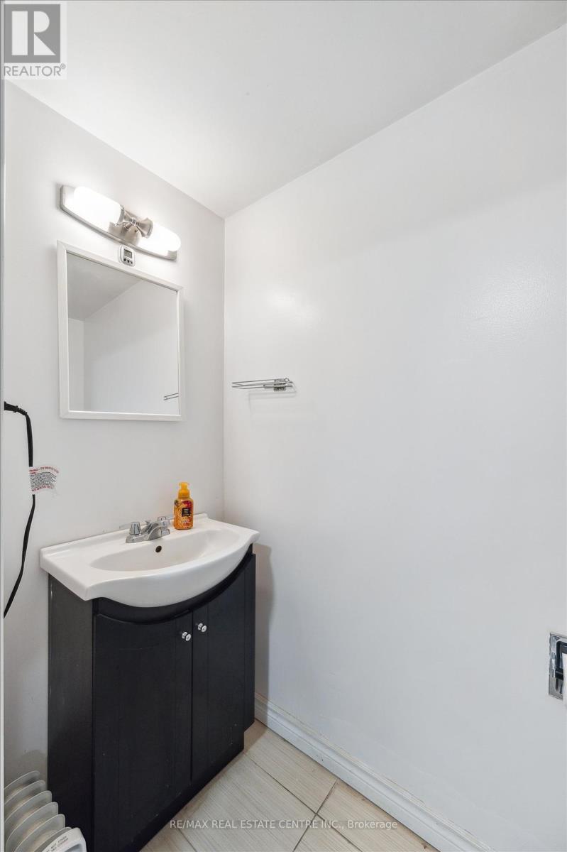 38 - 2651 Aquitaine Avenue, Mississauga, Ontario  L5N 1V5 - Photo 8 - W12306219