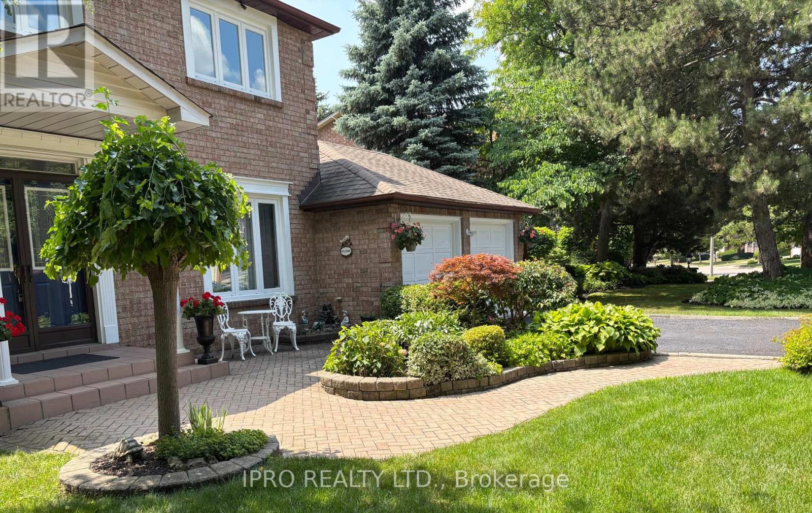 Property at 1 LINDHURST STREET image 3