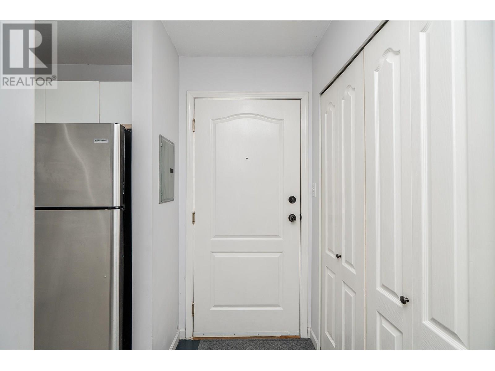 Property at 111 2401 HAWTHORNE AVENUE image 2