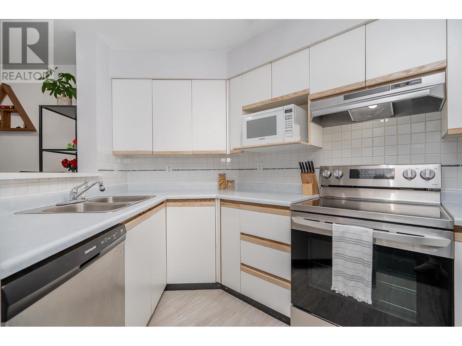Property at 111 2401 HAWTHORNE AVENUE image 3