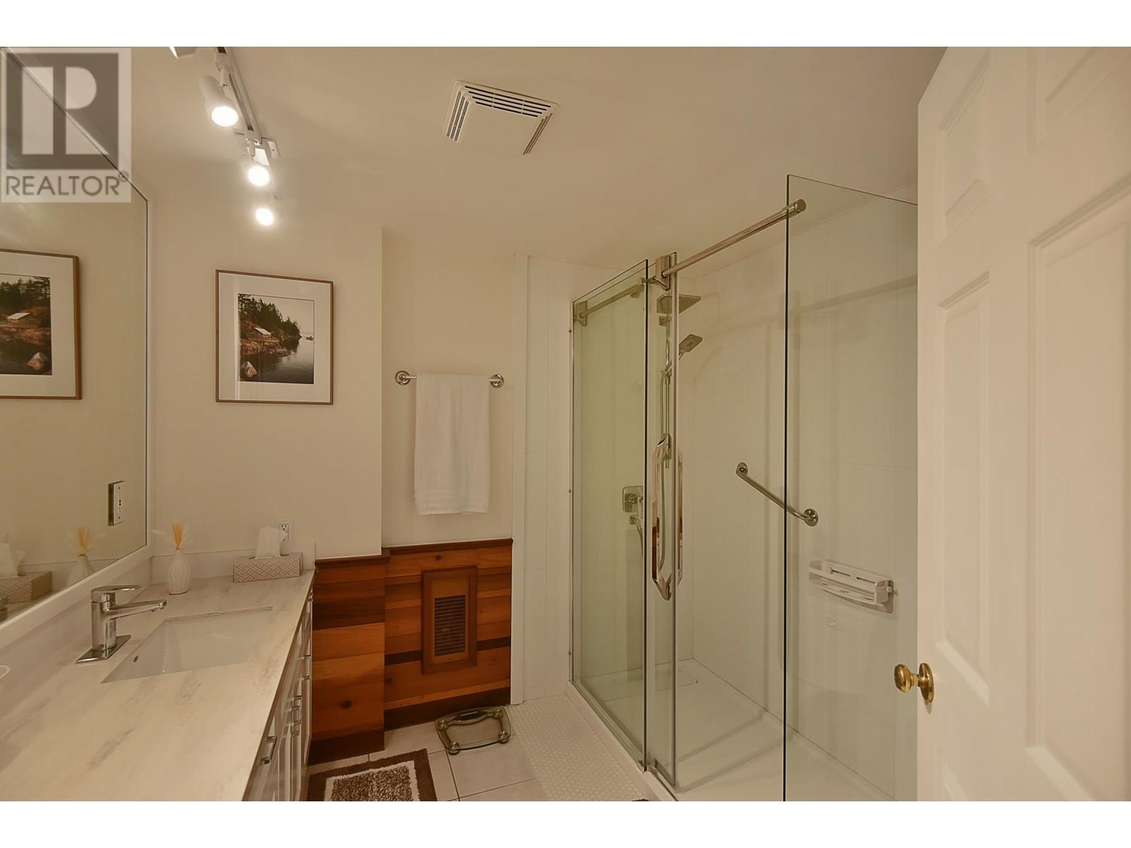 11 5761 Wharf Avenue, Sechelt, British Columbia  V0N 3A0 - Photo 10 - R3030666