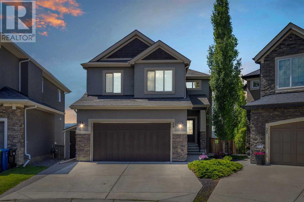 Property at 39 Evansridge View NW image 2