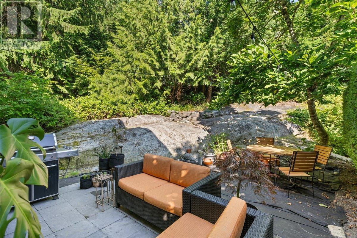 4949 Edendale Court, West Vancouver, British Columbia  V7W 3H7 - Photo 36 - R3030669