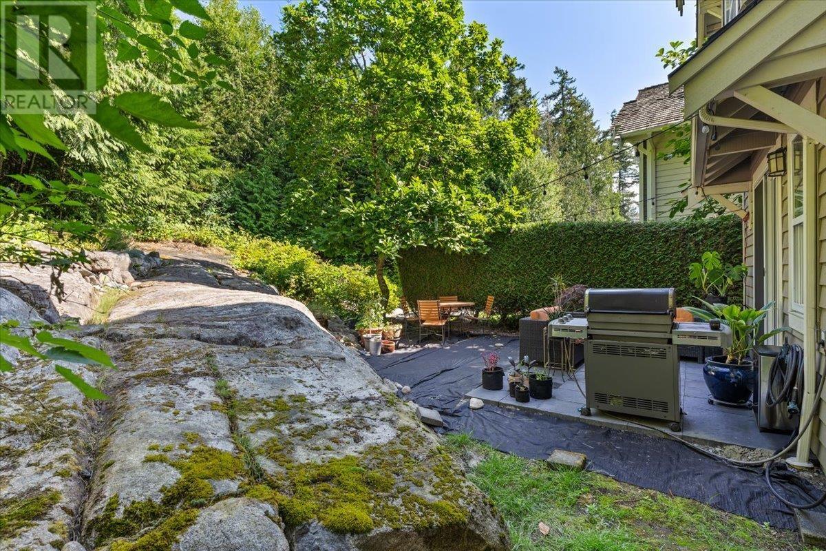 4949 Edendale Court, West Vancouver, British Columbia  V7W 3H7 - Photo 37 - R3030669