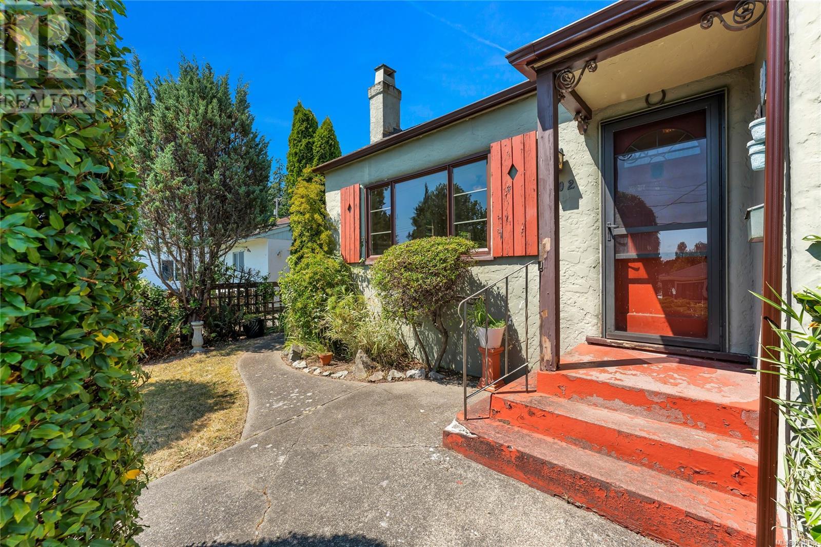 Property at 902 Forshaw Rd image 3