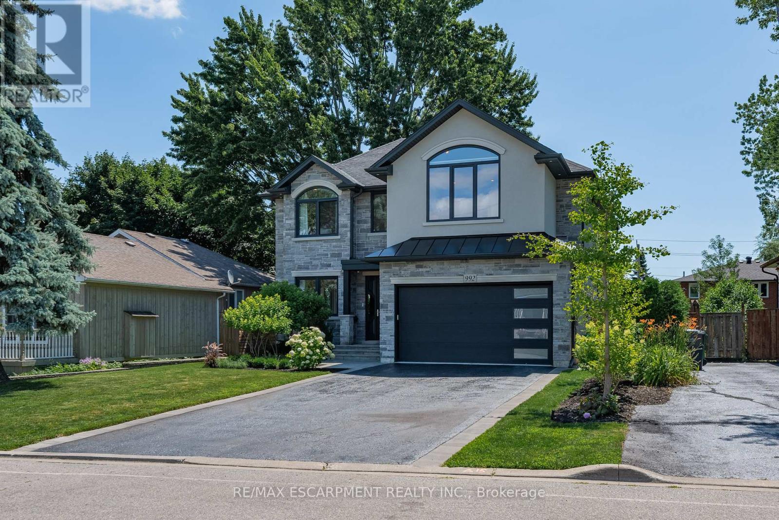 Property at 992 WALES AVENUE image 2