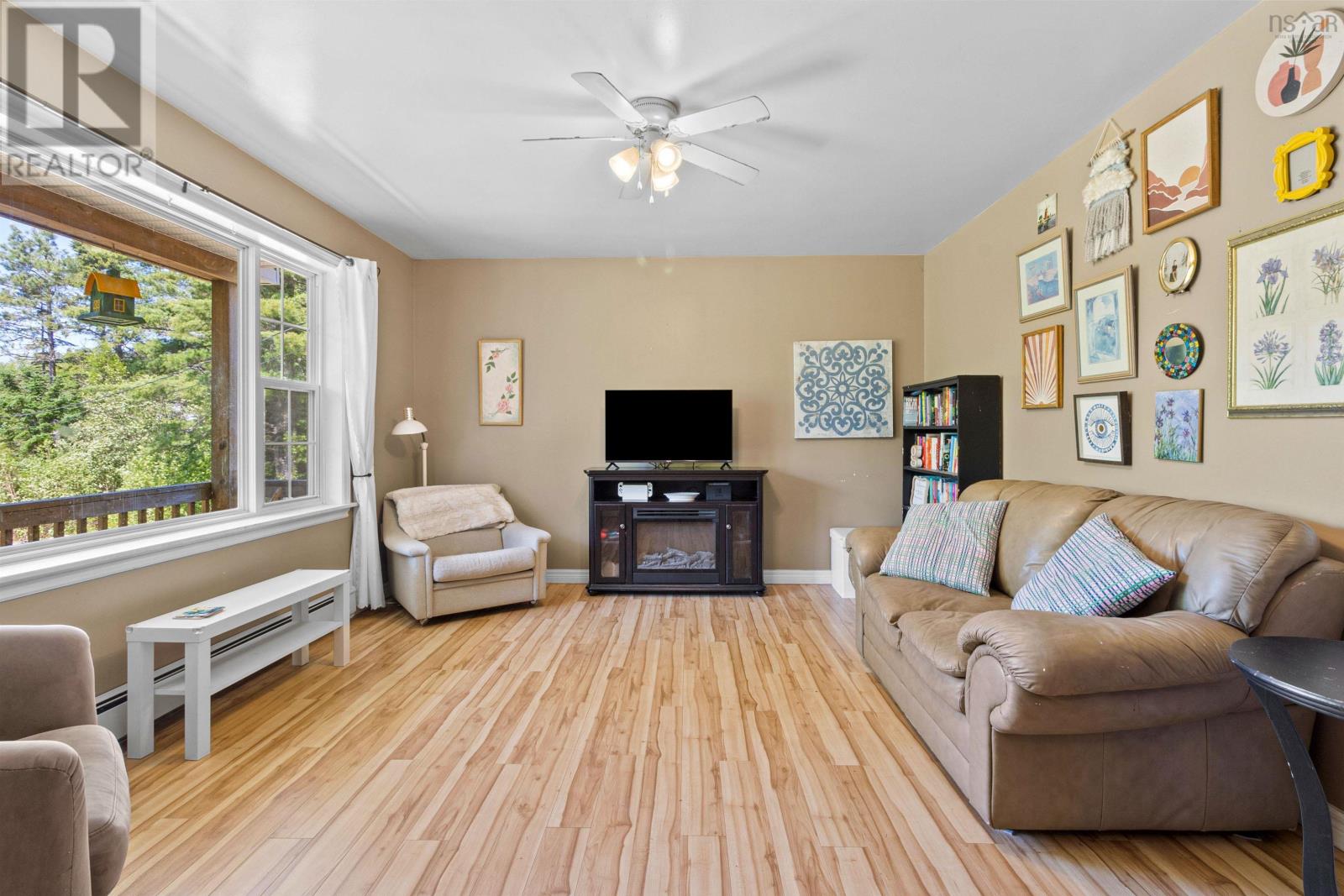 201 Clayton Drive, Fox Point, Nova Scotia  B0J 1T0 - Photo 2 - 202515773