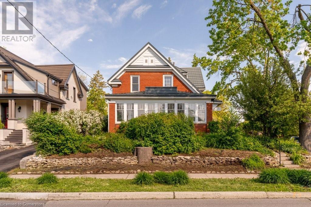 Property at 78 ALLEN Street E image 3