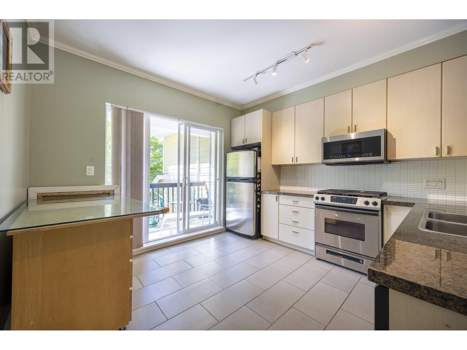 11 6878 Southpoint Drive, Burnaby, British Columbia  V3N 5E4 - Photo 3 - R3029348