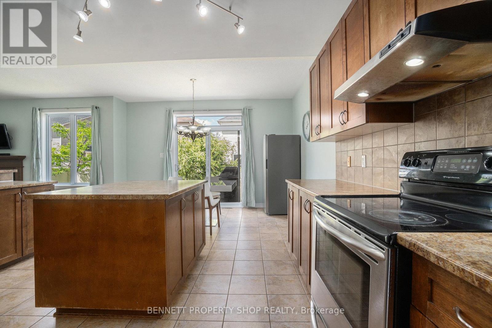 324 Fairlakes Way, Ottawa, Ontario  K4A 0K8 - Photo 8 - X12306361