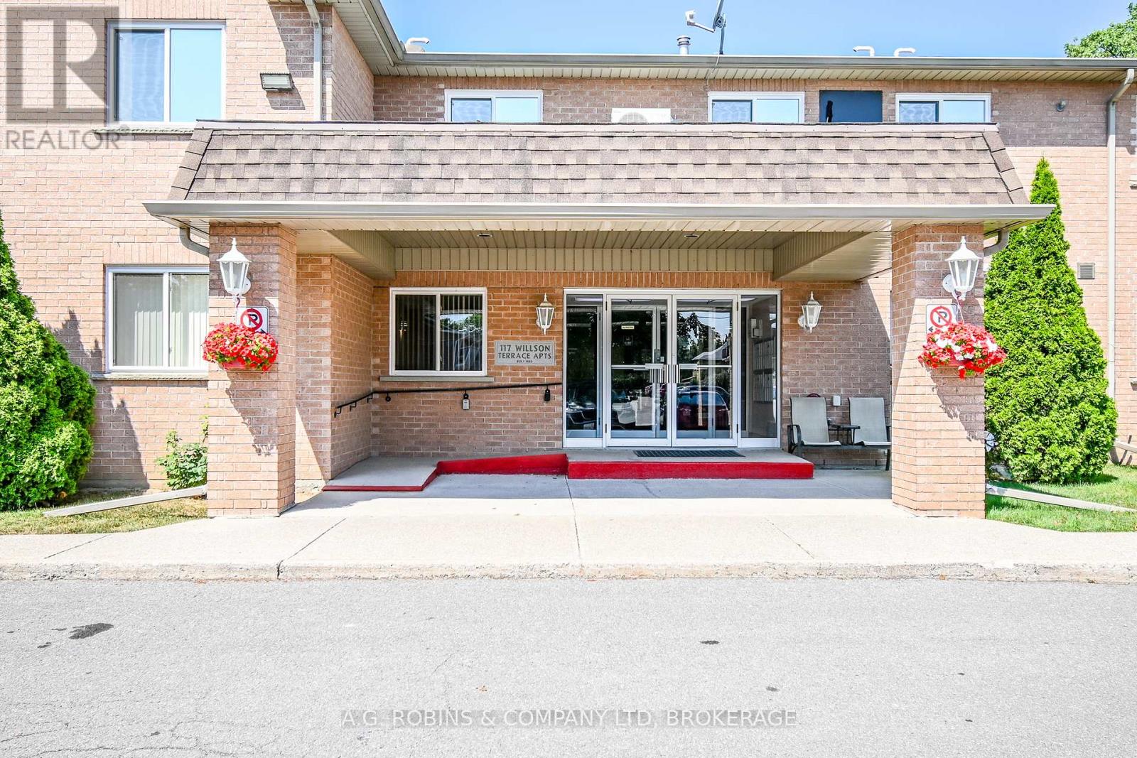 8 - 117 Willson Road, Welland, Ontario  L3C 2T4 - Photo 2 - X12306355