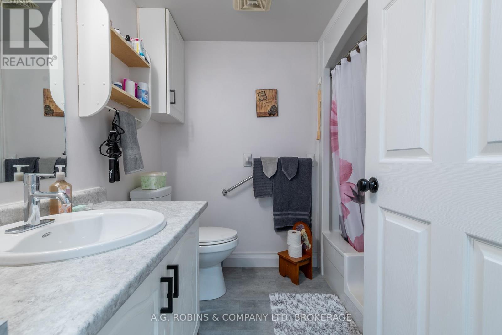 8 - 117 Willson Road, Welland, Ontario  L3C 2T4 - Photo 23 - X12306355