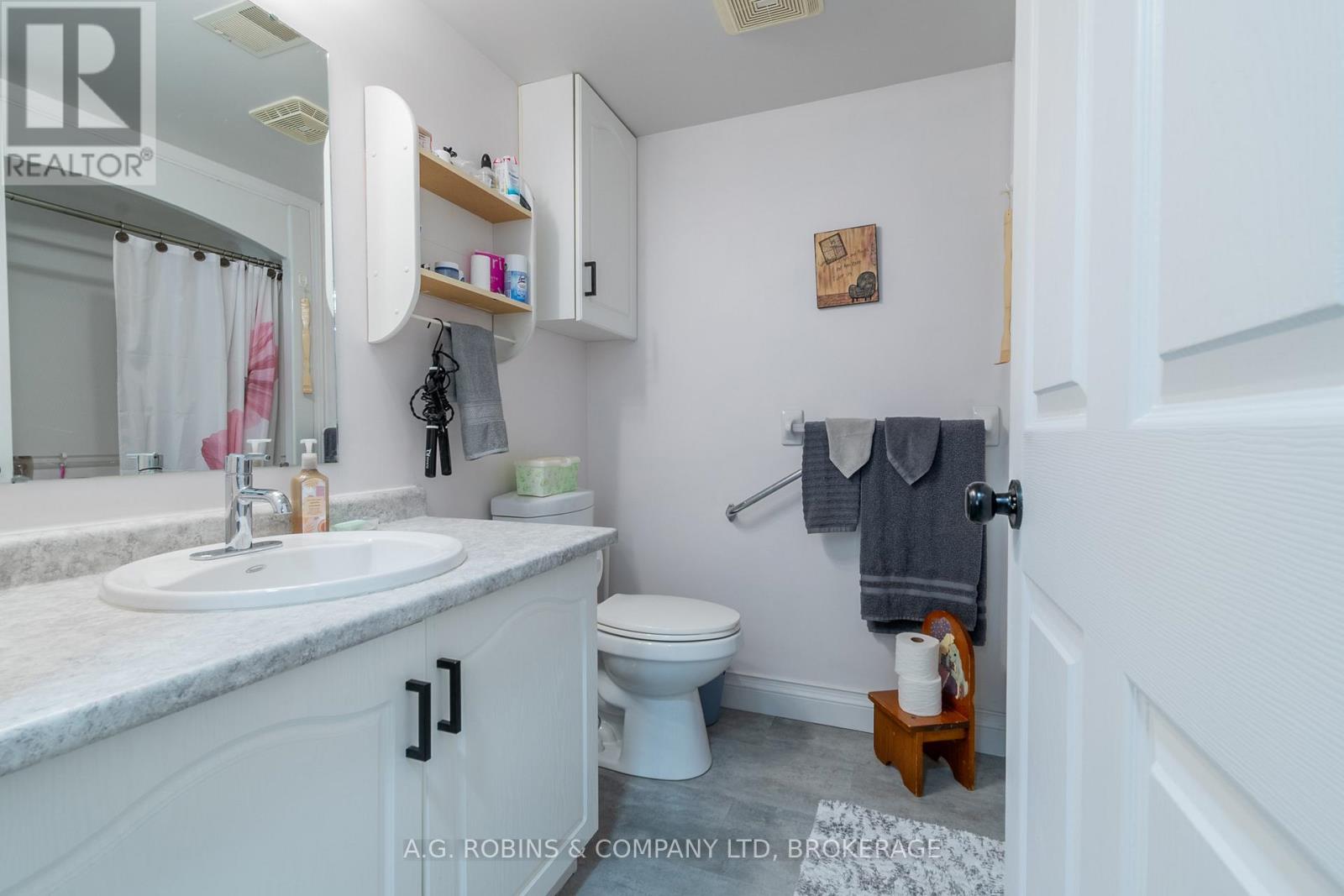 8 - 117 Willson Road, Welland, Ontario  L3C 2T4 - Photo 24 - X12306355