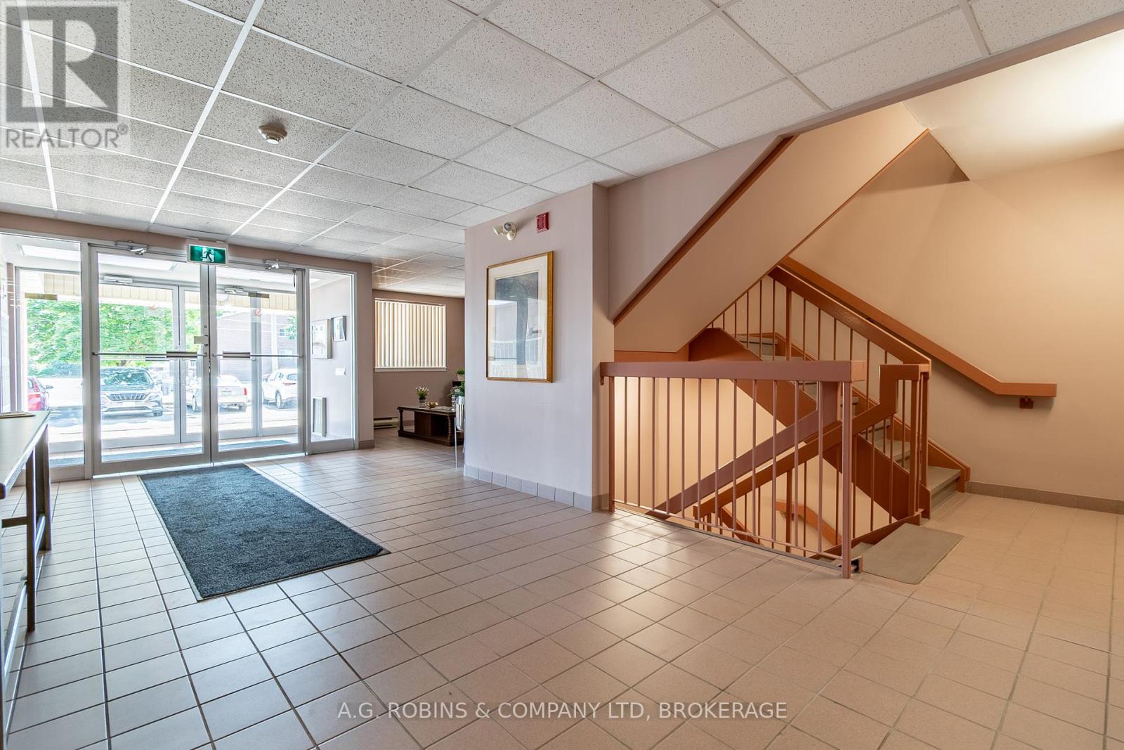 8 - 117 Willson Road, Welland, Ontario  L3C 2T4 - Photo 3 - X12306355