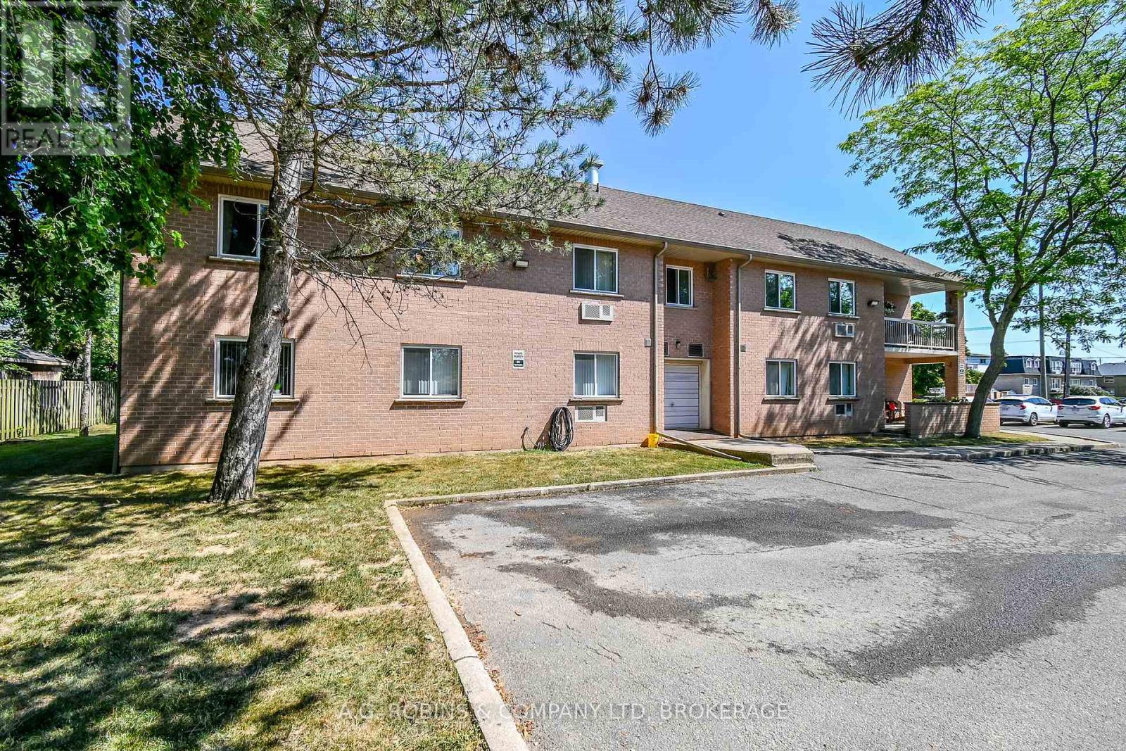 8 - 117 Willson Road, Welland, Ontario  L3C 2T4 - Photo 37 - X12306355