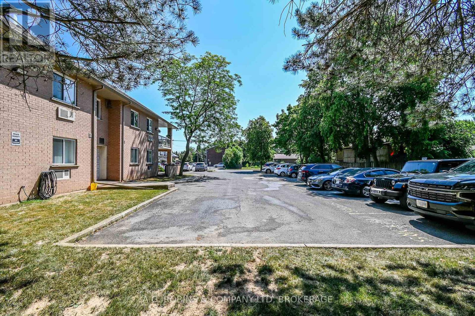 8 - 117 Willson Road, Welland, Ontario  L3C 2T4 - Photo 38 - X12306355