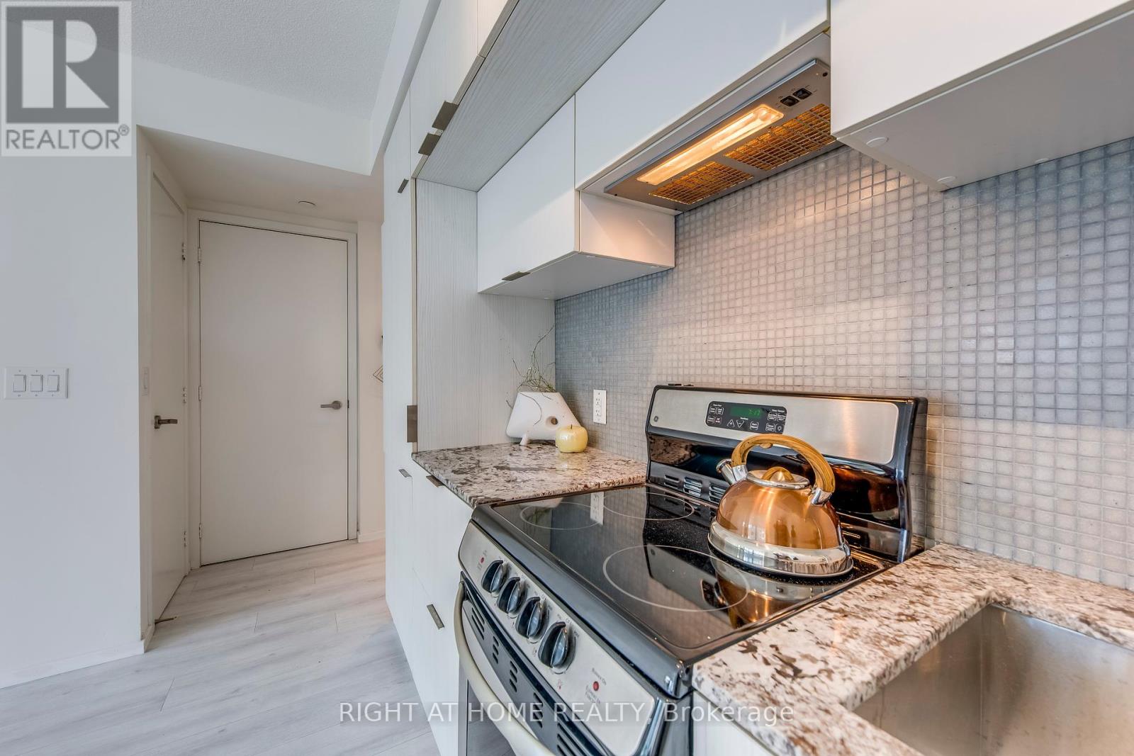 611 - 159 Dundas Street E, Toronto, Ontario  M5B 0A9 - Photo 11 - C12306387