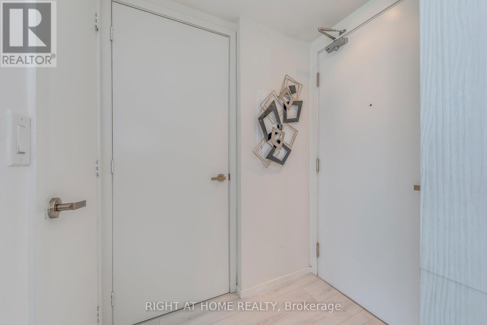 611 - 159 Dundas Street E, Toronto, Ontario  M5B 0A9 - Photo 4 - C12306387