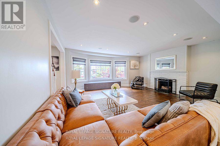 41 Mayo Drive, Toronto, Ontario  M6L 2X4 - Photo 11 - W12306348