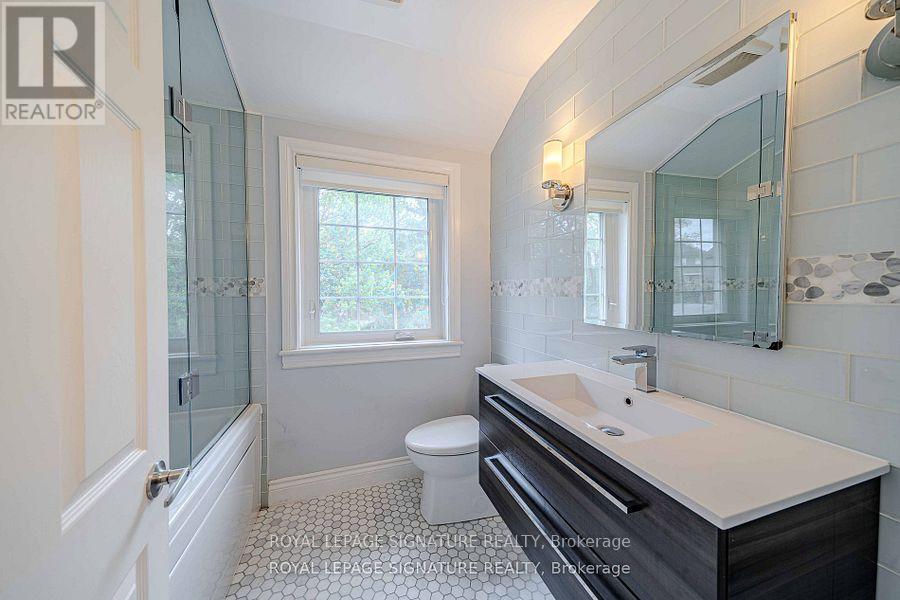 41 Mayo Drive, Toronto, Ontario  M6L 2X4 - Photo 23 - W12306348