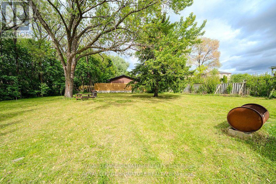 41 Mayo Drive, Toronto, Ontario  M6L 2X4 - Photo 33 - W12306348