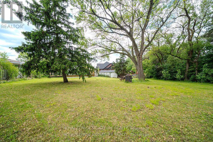 41 Mayo Drive, Toronto, Ontario  M6L 2X4 - Photo 35 - W12306348